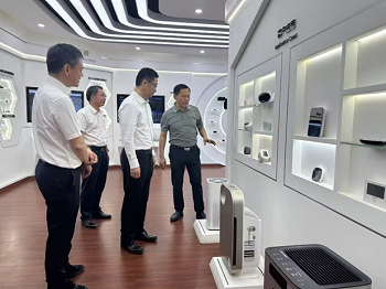 湖北省委常委、省委統(tǒng)戰(zhàn)部部長寧詠一行調研四方光電