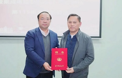 夯實校企協(xié)同創(chuàng)新，四方光電董事長熊友輝博士受聘為華科大企業(yè)兼職教授